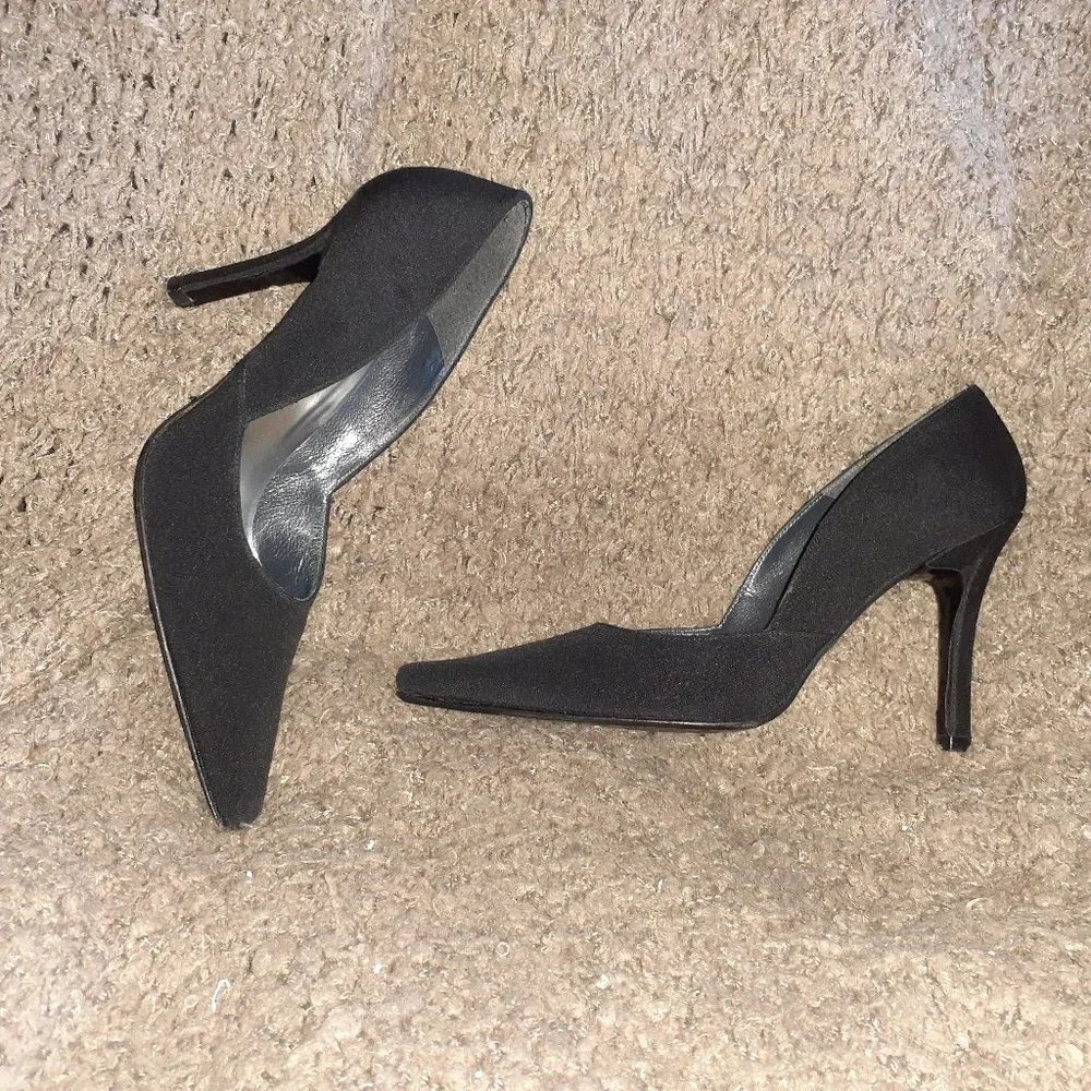 STUART WEITZMAN-Black Peau de Soie-Semi D'Orsay Style-Size 6-Excellent